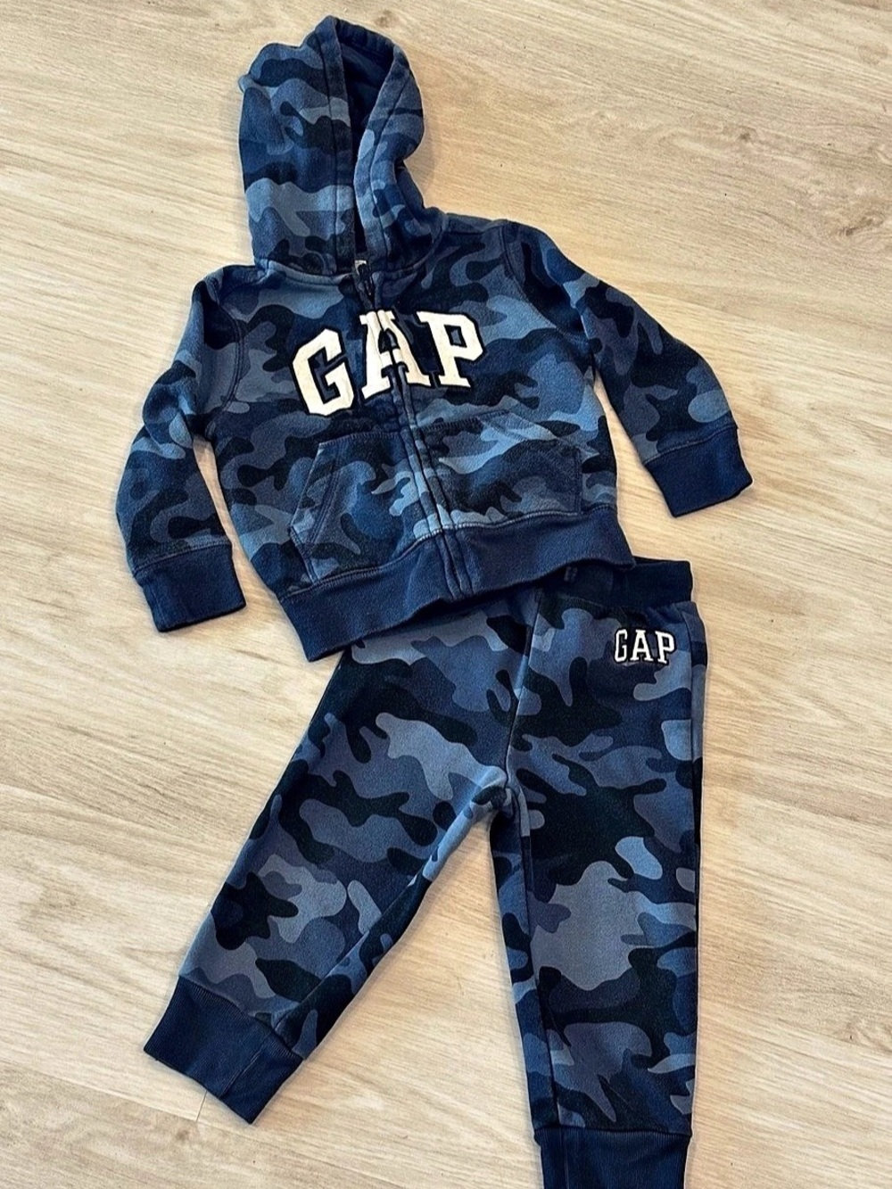 baby GAP Baby Boys Camo Hoodie & Jogger Set Size 2T
